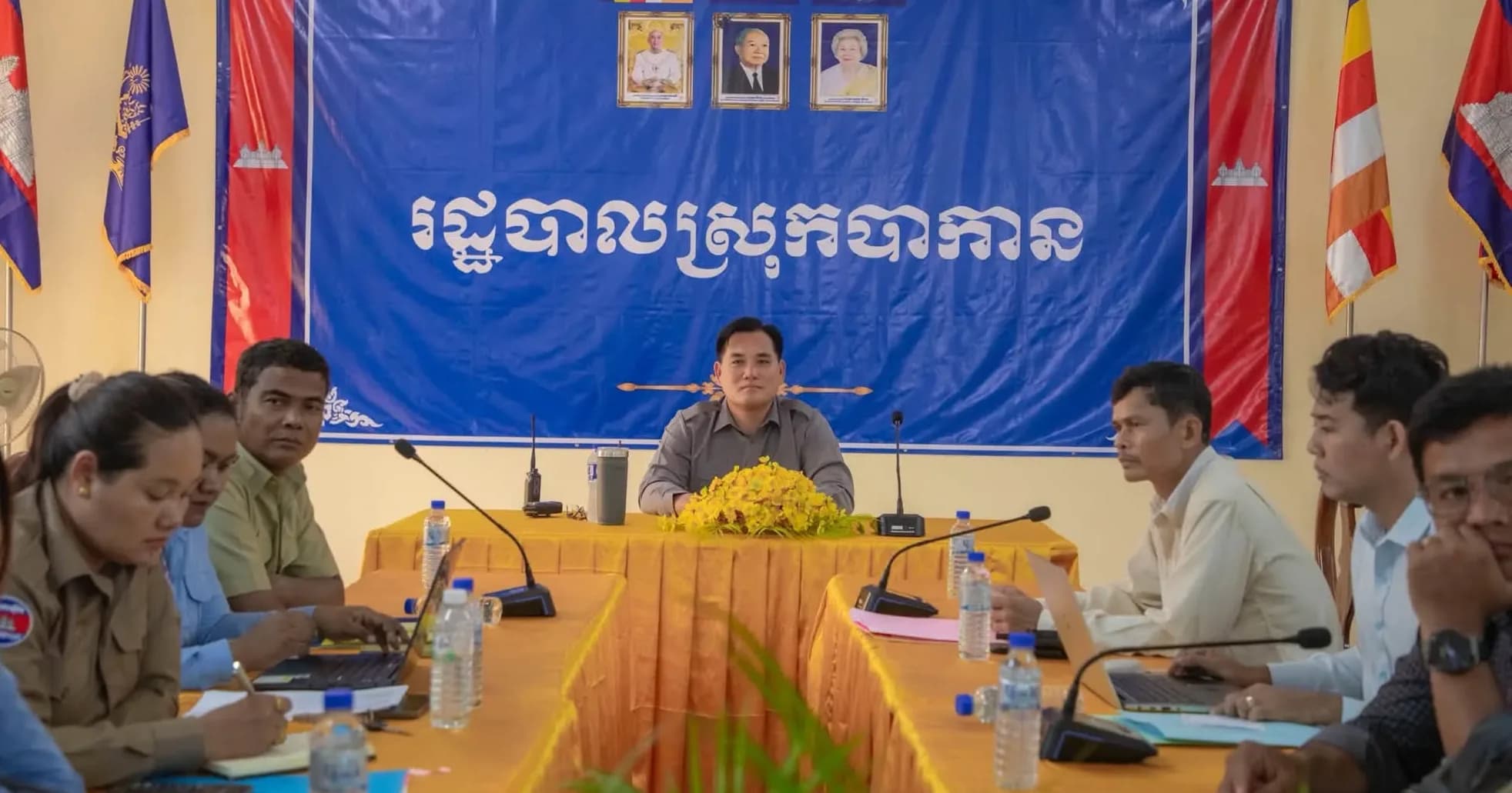អភិបាលស្រុកបាកាន ដឹកនាំកិច្ចប្រជុំតាម Zoom ស្តីពីការដេញថ្លៃគម្រោងអភិវឌ្ឍន៍រាជធានី-ខេត្ត និងឃុំ-សង្កាត់