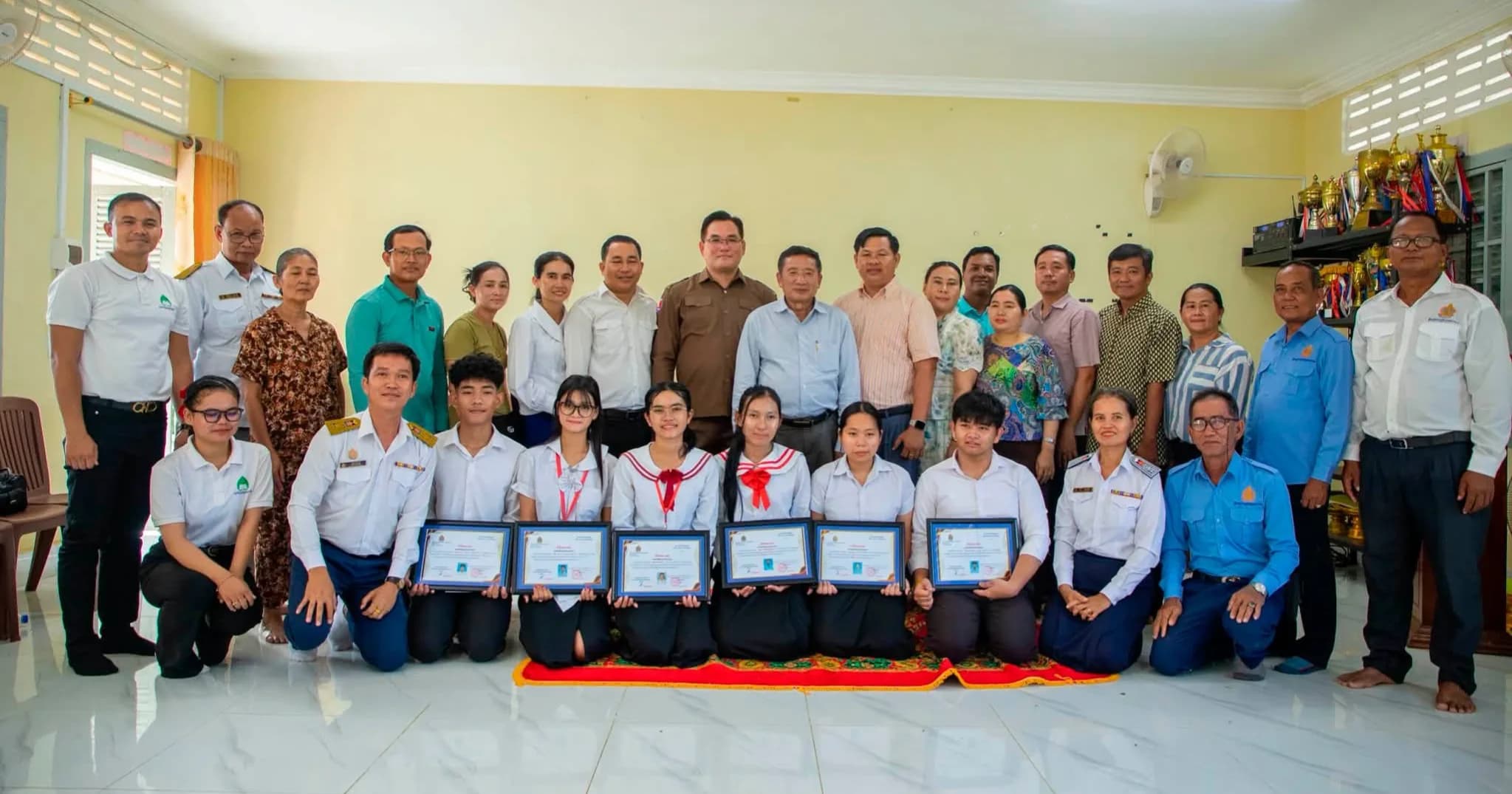 ឯកឧត្តមបណ្ឌិត ទី ថានី អញ្ជើញជួបសំណេះសំណាលជាមួយសិស្សានុសិស្សទទួលបានជោគជ័យក្នុងការប្រឡងបាក់ឌុប និងអាណាព្យាបាល នៅវិទ្យាល័យបាកាន