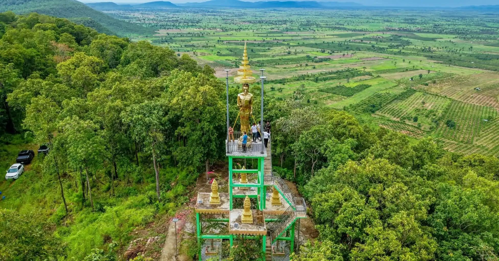 អភិបាលខេត្តពោធិ៍សាត់ ចុះពិនិត្យទីតាំង «ភ្នំបាក់ត្រា» ក្នុងស្រុកភ្នំក្រវាញ