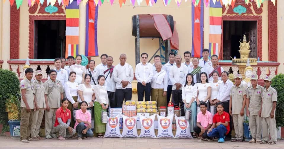 ក្រុមការងារចុះជួយឃុំកញ្ជរ នាំយកទេយ្យទាន និងថវិការបស់ឯកឧត្តមបណ្ឌិត ប្រាំង ជលសា ព្រមទាំងបច្ច័យអគ្គិសនីសៀមរាប ប្រគេនជូនវត្តចំនួន២ ក្នុងខេត្តពោធិ៍សាត់