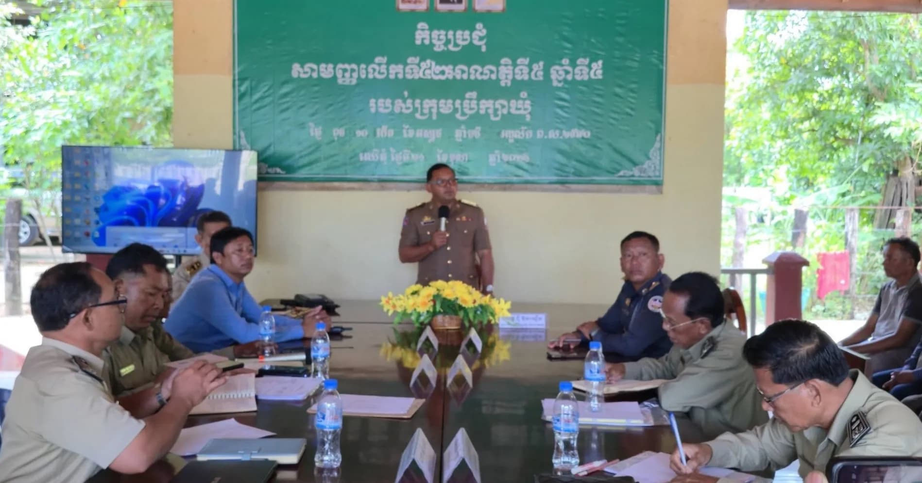 លោកអភិបាលស្រុកក្រគរចុះជួបសំណេះសំណាល និងផ្សព្វផ្សាយការងារអនាម័យបរិស្ថាន នៅឃុំឈើតុំ ដោយកំណត់គោលដៅ ឃុំគ្មានសំរាម