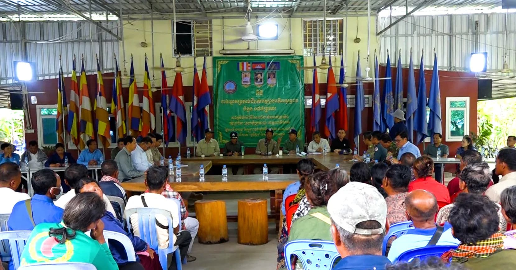 លោក ហៀម ឃួន អមដំណើរឯកឧត្តមកិត្តិសង្គហបណ្ឌិត គន់ គីម អញ្ជើញក្នុងពិធីសំណេះសំណាល និងប្រគល់ដីកសិមកម្មជូនអតីតយុទ្ធជនភូមិប៊ុនរ៉ានីសែនជ័យដំណាក់ទ្រយឹង