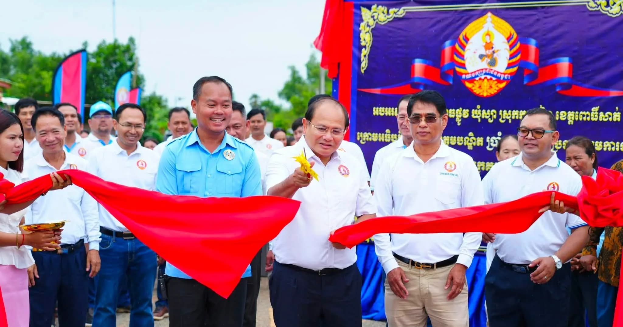 សមិទ្ធផលថ្មីជាបន្តបន្ទាប់នៅពោធិ៍សាត់ ឯកឧត្តមបណ្ឌិត ប្រាំង ជលសា ចុះសម្ពោធផ្លូវ-ប្រឡាយ និងជួយឧបត្ថម្ភដល់ប្រជានេសាទក្នុងរដូវបិទនេសាទ