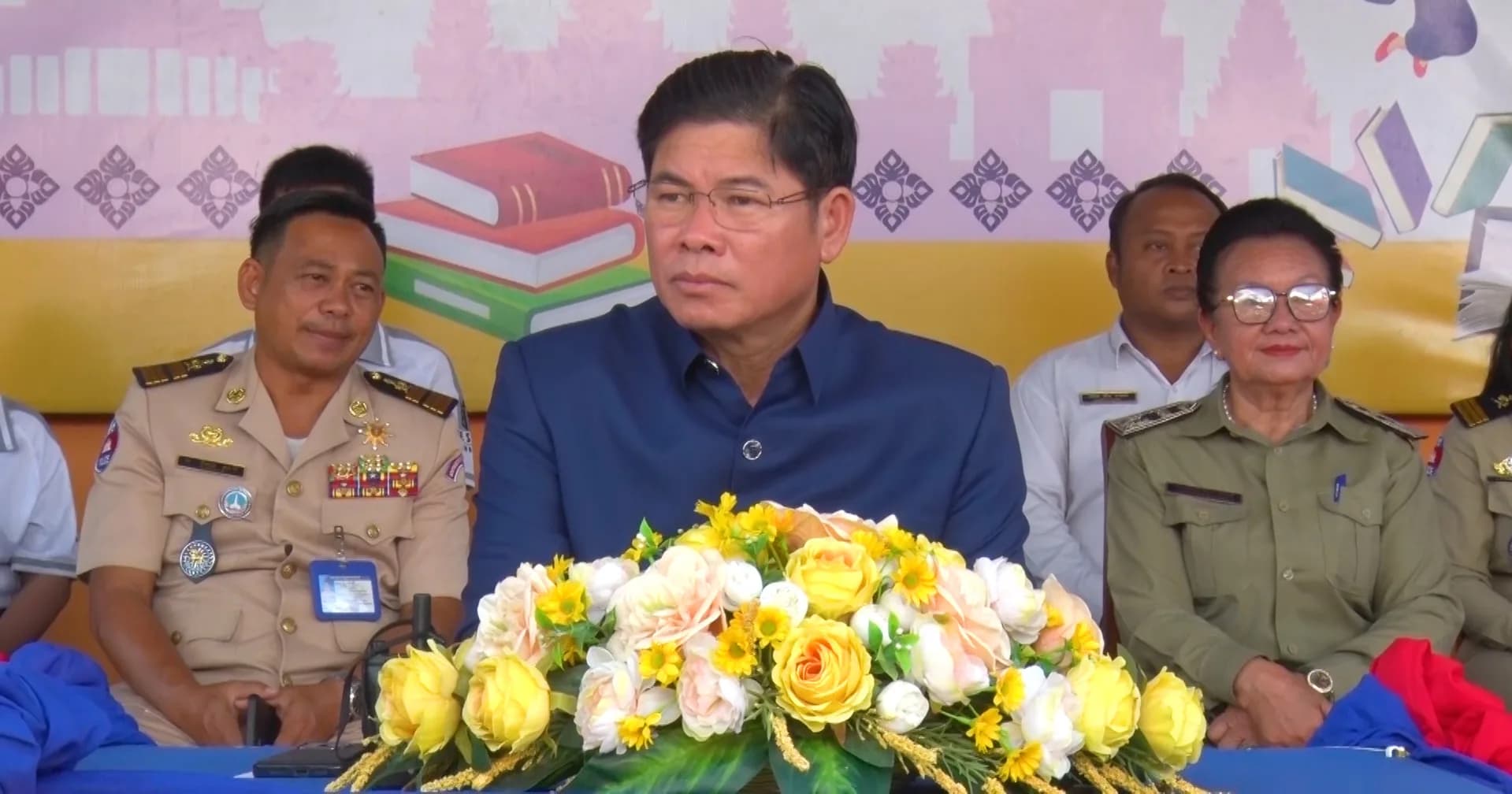 ពិធីប្រគល់លិខិតសរសើរជូនសិស្សជ័យលាភី ចំណាត់ថ្នាក់លេខ ១ ដល់លេខ ៥ នៅសាលាបឋមសិក្សាពោធិ៍សាត់