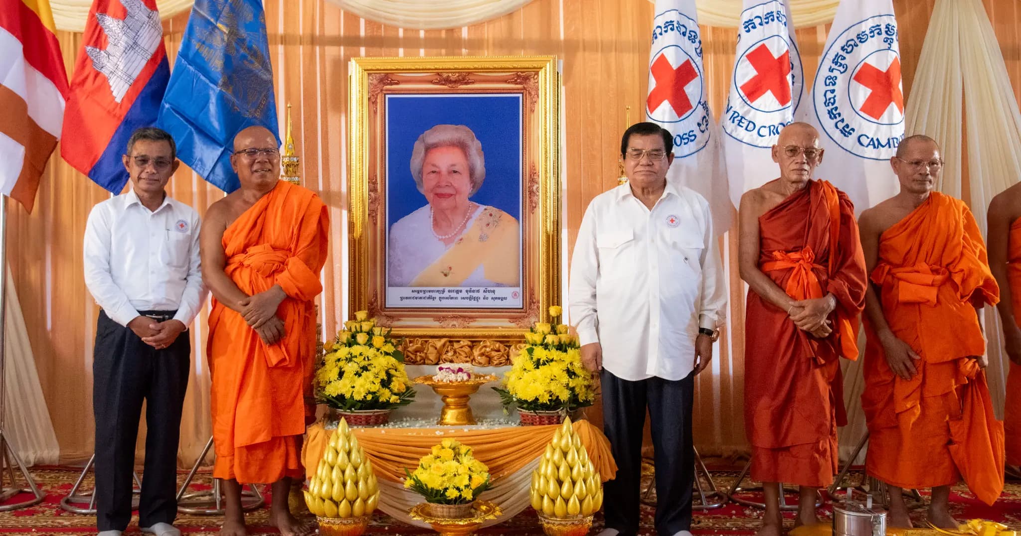 ថ្នាក់ដឹកនាំ មន្ត្រីរាជការ និងប្រជាពុទ្ធបរិស័ទខេត្តពោធិ៍សាត់ ប្រារព្ធពិធីបុណ្យចម្រើនព្រះជន្មសម្ដេចម៉ែគម្រប់៩០យាងចូល៩១ព្រះវស្សា នៅវត្តបាកាន