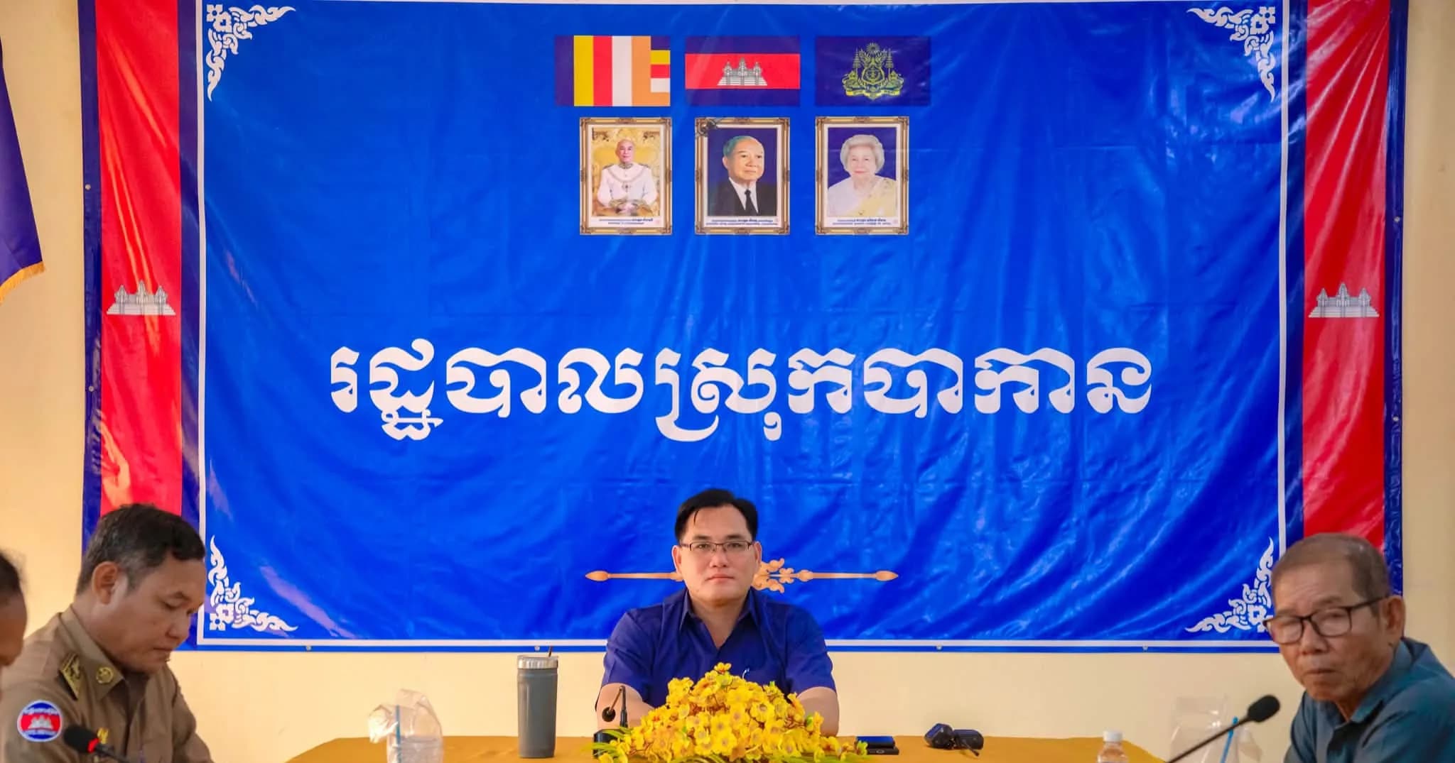 អភិបាលស្រុកបាកាន ចុះសម្របសម្រួលឈានដល់ការសម្រេចបញ្ចុះតម្លៃតូប ៣០% ជូនអាជីវករផ្សារបឹងខ្នារ