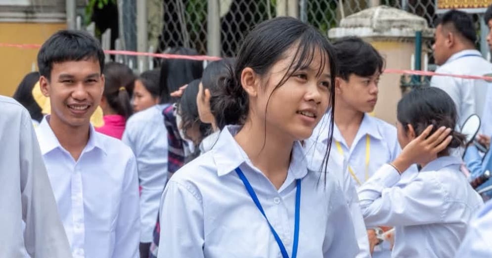 បេក្ខជនប្រលងបាក់ឌុបបង្ហាញស្នាមញញឹម និងភាពជឿជាក់ ក្រោយបញ្ចប់ការប្រឡងព្រឹកថ្ងៃដំបូង