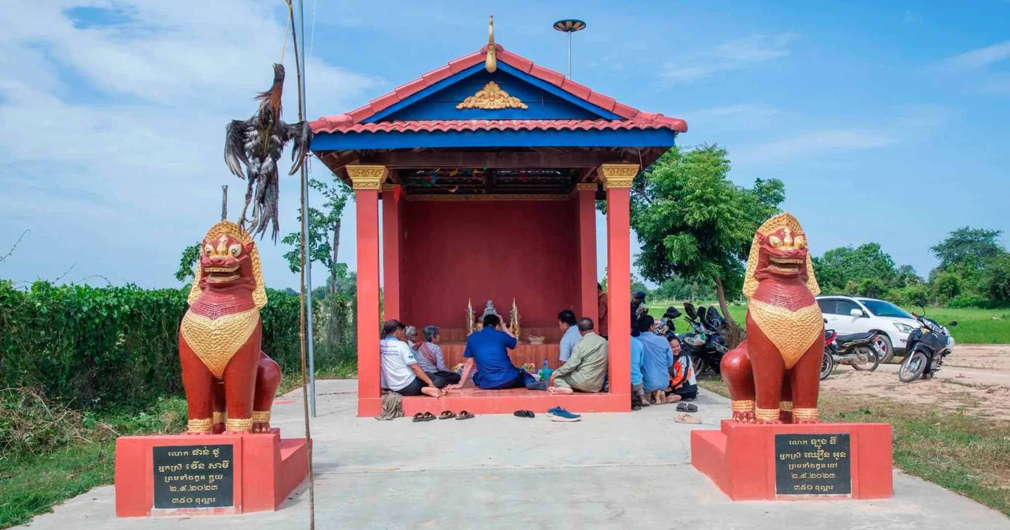 លោក ឆាយ គឹមម៉ុង អភិបាលស្រុកបាកាន ដឹកនាំមន្ត្រីរាជការ និងប្រជាពលរដ្ឋ រៀបចំពិធីសែនអ្នកតា «គង បេង» ដើម្បីសុំសេចក្តីសុខសេចក្តីចម្រើន