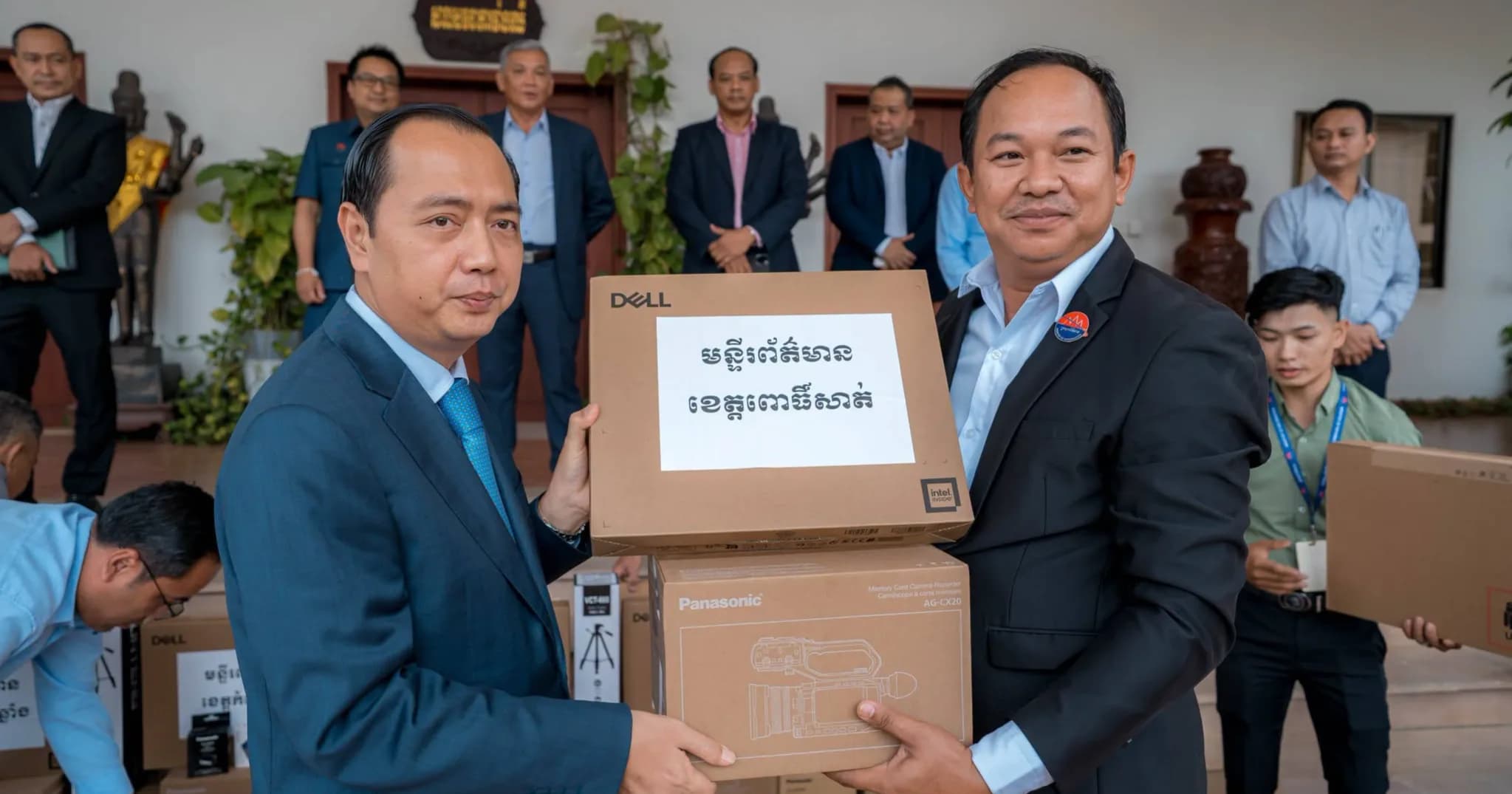 រដ្ឋមន្ត្រីក្រសួងព័ត៌មាន ប្រគល់ឧបករណ៍បច្ចេកទេសជូនបណ្តាមន្ទីរព័ត៌មានរាជធានី-ខេត្ត ដើម្បីពង្រឹងប្រសិទ្ធភាពការងារ