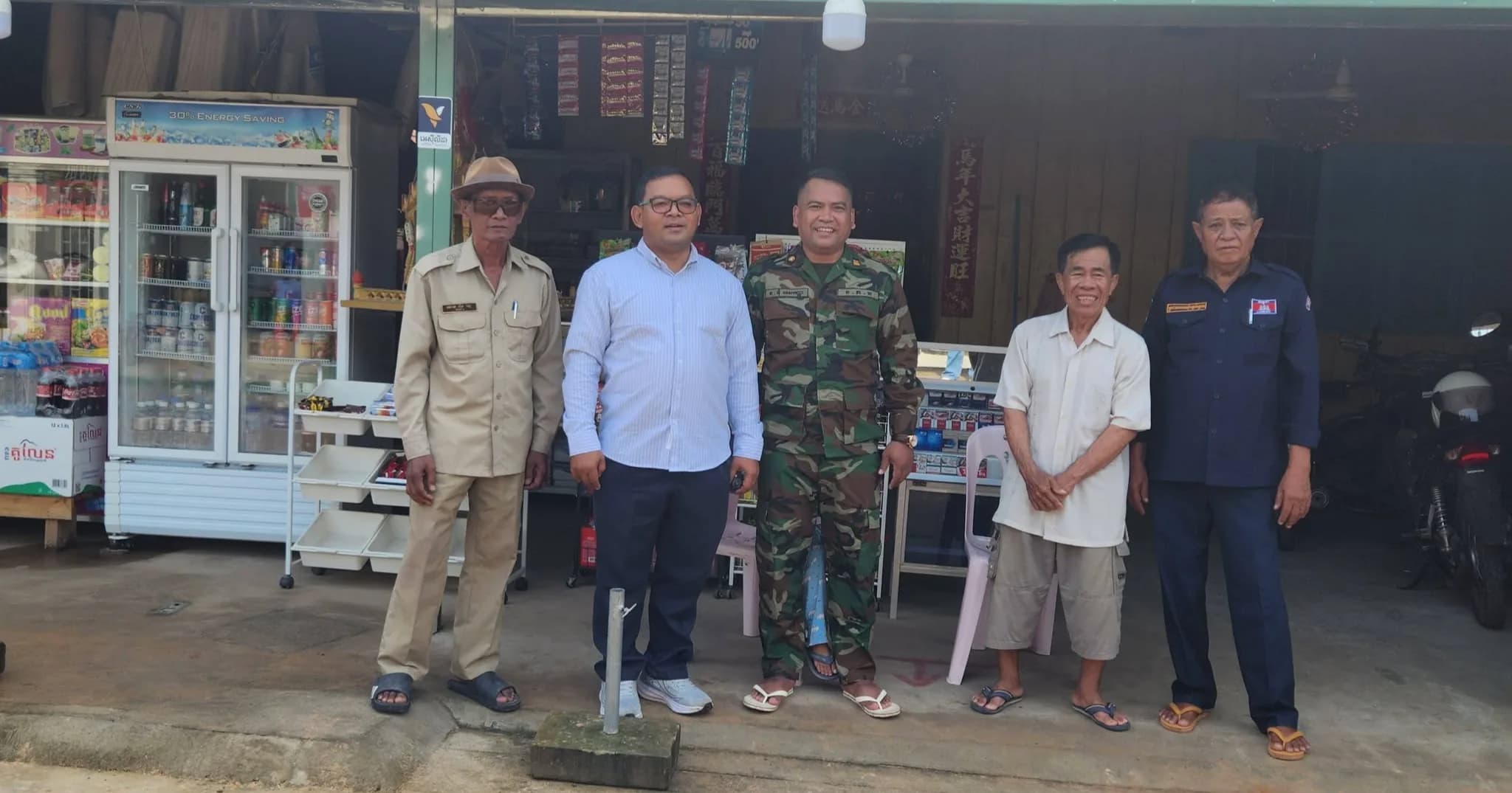 ប្រជាពលរដ្ឋស្ម័គ្រចិត្តរុះរើសំយ៉ាបផ្ទះបើកមុខផ្លូវលេខ 54B ជួយជំរុញការអភិវឌ្ឍហេដ្ឋារចនាសម្ព័ន្ធ និងវិស័យទេសចរណ៍