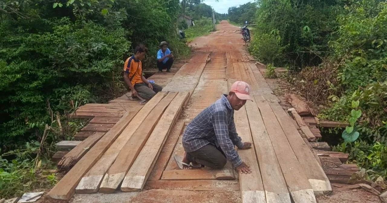 ស្ពានអូរឬស្សី ក្នុងស្រុកភ្នំក្រវាញ ចាប់ផ្ដើមដំណើរការជួសជុលឡើងវិញ ដើម្បីសម្រួលការធ្វើដំណើររបស់ប្រជាពលរដ្ឋ