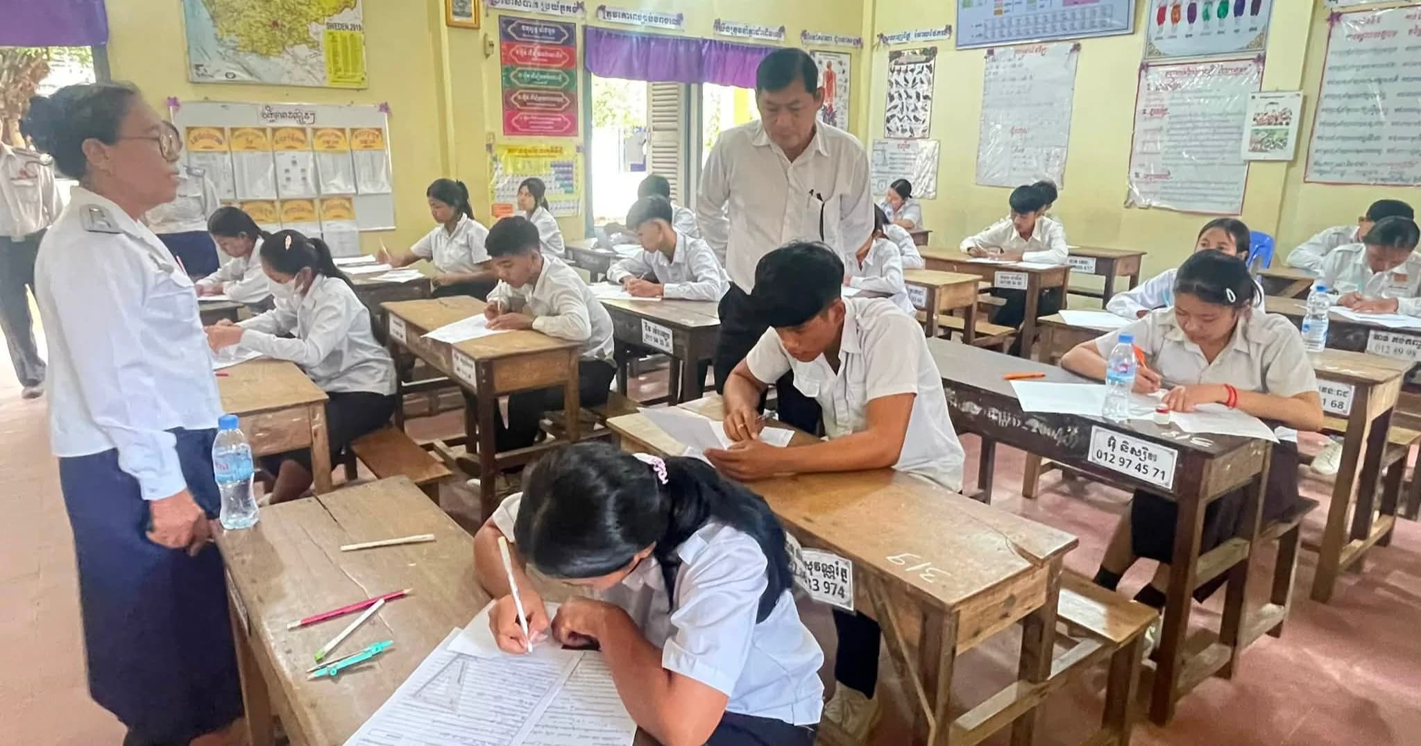 ប្រធានមន្ទីរអប់រំខេត្តពោធិ៍សាត់ ចុះពិនិត្យមណ្ឌលប្រឡងអនុវិទ្យាល័យពោធិ៍សាត់ ដែលមានបេក្ខជនជាង ៥០០នាក់