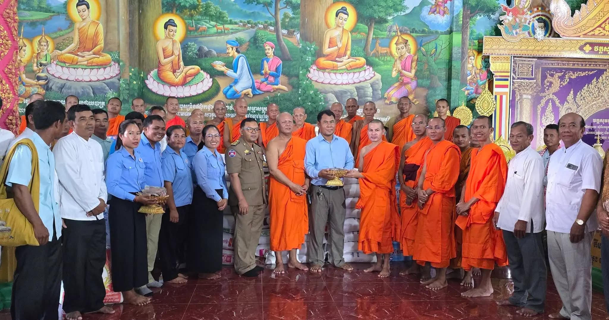 ប្រជុំអាណត្តិព្រះមន្ត្រីសង្ឃនិងប្រគល់ស្បៀងសម្ភារ និងបច្ច័យដល់អនុសាខាកាកបាទក្រហមកម្ពុជាស្រុកក្រគរសម្រាប់ចាត់ចែងនិងប្រើប្រាស់ការងារមនុស្សធម៌នៅក្នុងមូលដ្ឋាន