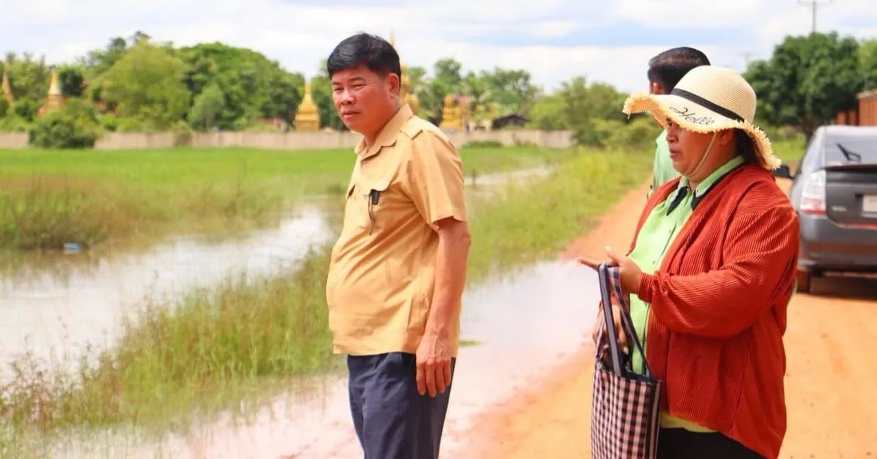 អភិបាលក្រុងពោធិ៍សាត់ ចុះពិនិត្យស្ថានភាពជំនន់ទឹកភ្លៀងនៅសង្កាត់ព្រៃញី និងសង្កាត់រលាប