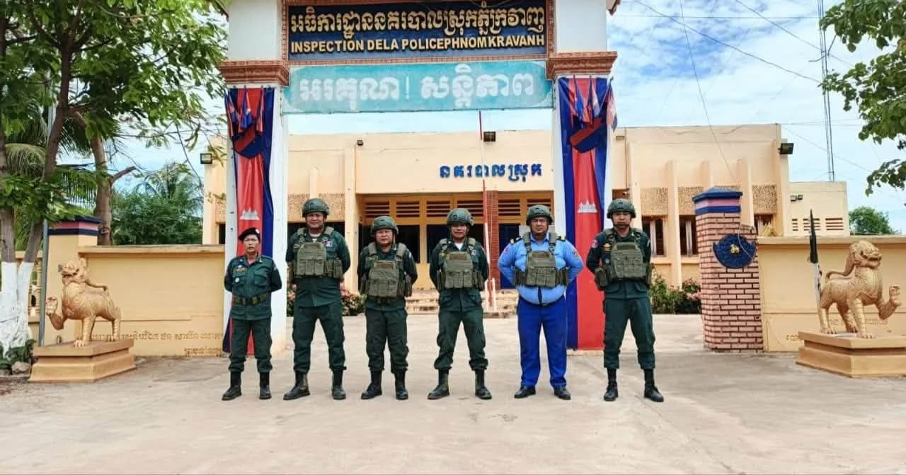 កម្លាំងនគរបាលស្រុកភ្នំក្រវាញ ចុះល្បាតត្រួតពិនិត្យរដ្ឋបាលយប់-ថ្ងៃ នៅតាម ៦ ឃុំ ដើម្បីបង្ការ និងទប់ស្កាត់បទល្មើសគ្រប់ប្រភេទ