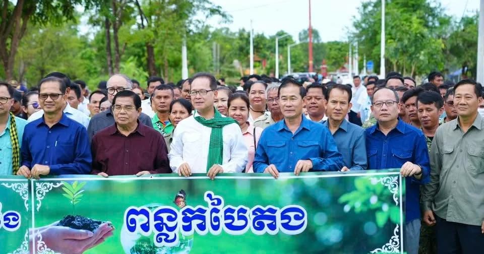 ខេត្តពោធិ៍សាត់ ក្លាយជាខេត្តគំរូដំបូងគេក្នុងការអនុវត្តយុទ្ធនាការដាំ «ស្មៅយក្យ» ដើម្បីជំនួសការកាប់ព្រៃឈើធ្វើអុស