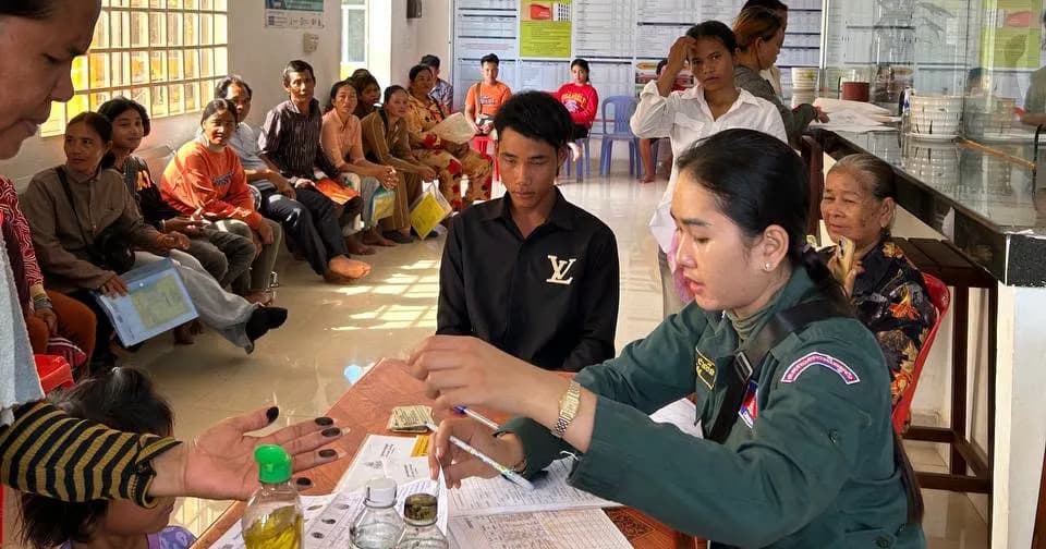 សកម្មភាពបងប្អូនប្រជាពលរដ្ឋអញ្ជើញមកទទួលសេវា នៅការិយាល័យច្រកចេញចូលតែមួយស្រុកភ្នំក្រវាញ