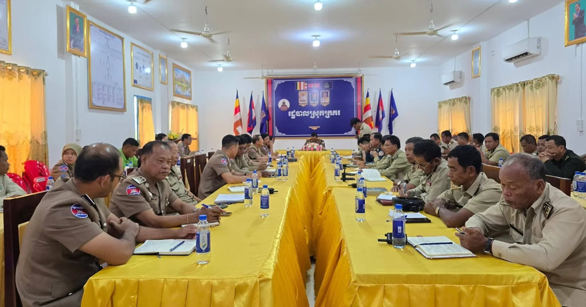 លោក អ៊ន សុផល្លា ដឹកនាំកិច្ចប្រជុំគណៈបញ្ជាការឯកភាពរដ្ឋបាលស្រុកក្រគរ និងដាក់ចេញទិសដៅការងារសំខាន់ៗចំនួន ៨ ចំណុច សម្រាប់អនុវត្តបន្ត