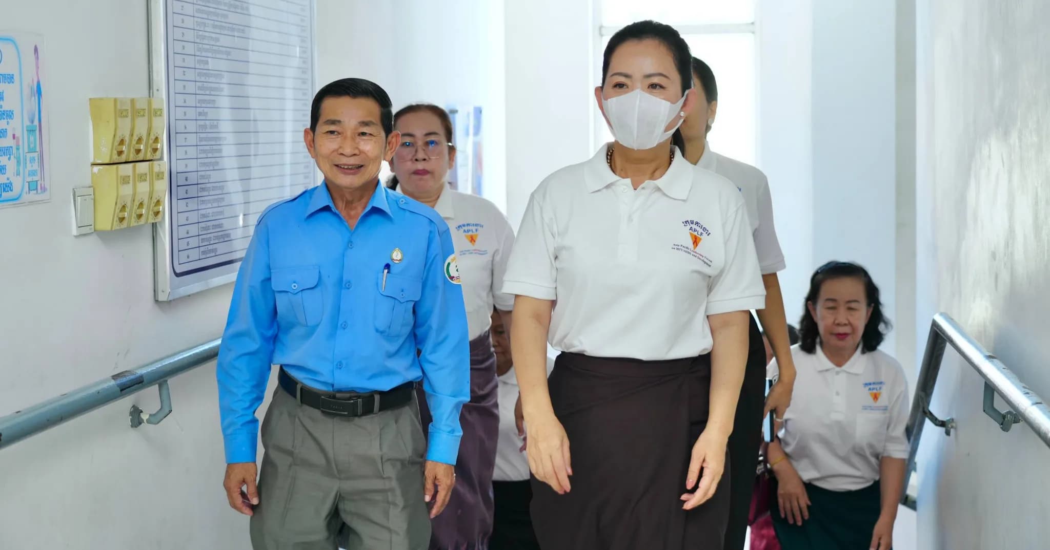 លោកជំទាវ អាំង សុជាតា ខូយរីដា សួរសុខទុក្ខស្ត្រីសម្រាលកូនស្លាប់ក្នុងពោះ និងស្ត្រីសម្រាលនិងត្រៀមសម្រាលកូននៅមន្ទីរពេទ្យបង្អែកខេត្តពោធិ៍សាត់