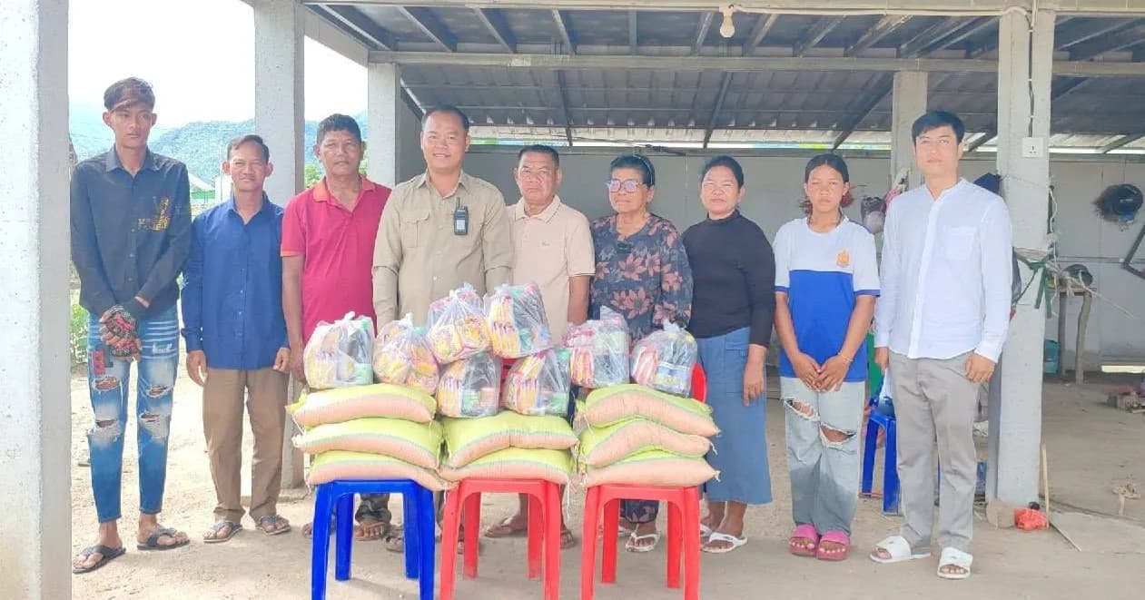 រដ្ឋបាលស្រុកកណ្ដៀង នាំយកអំណោយ និងថវិកា ចែកជូនគ្រួសារអតីតយុទ្ធជនចំនួន ៨គ្រួសារ