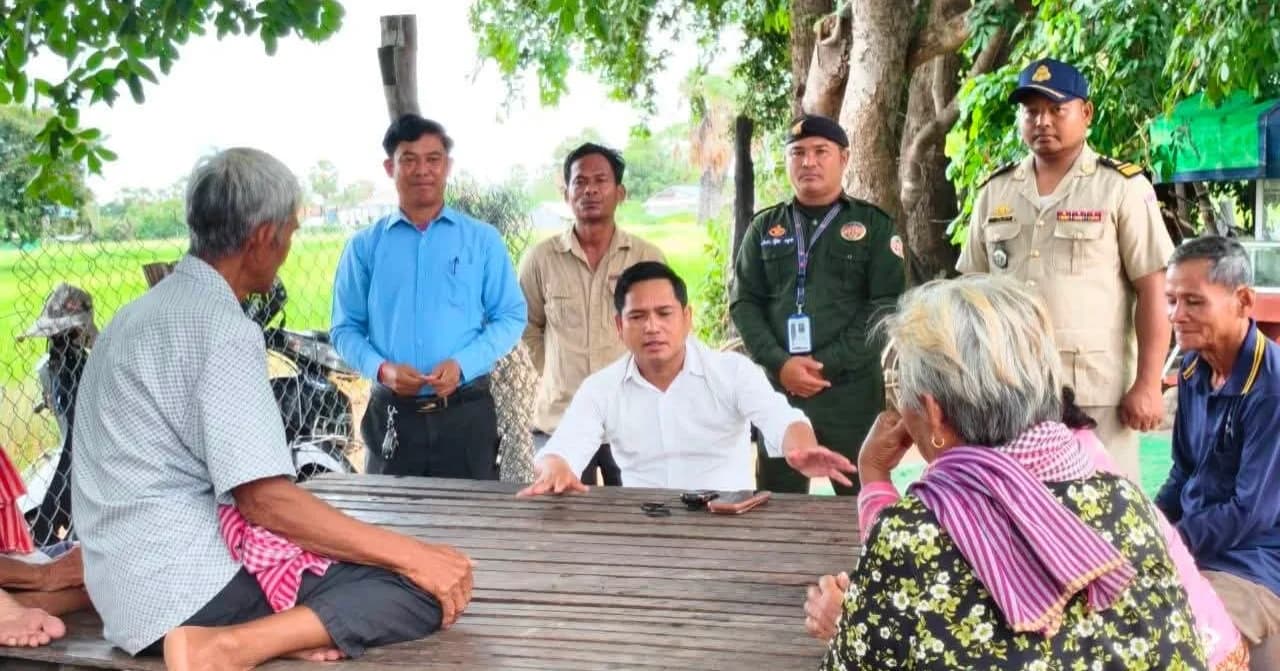 លោក អភិបាលស្រុកតាលោសែនជ័យ ចុះសម្របសម្រួលបើកផ្លូវប្រវែង ១,១០០ម៉ែត្រ ជូនប្រជាពលរដ្ឋ ១៥គ្រួសារ នៅភូមិព្រៃកន្លង់