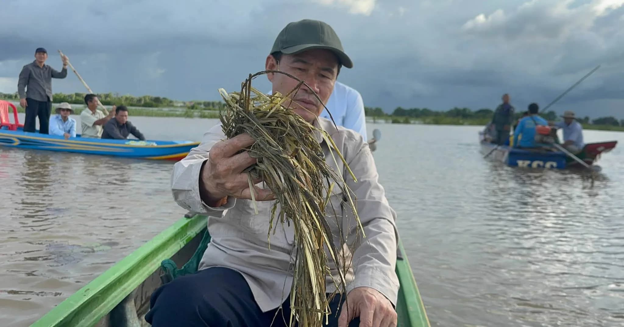 អភិបាលខេត្តពោធិ៍សាត់ ចុះអន្តរាគមន៍ផ្ទាល់ដោះស្រាយទុក្ខលំបាកប្រជាពលរដ្ឋ រងគ្រោះដោយទឹកជំនន់នៅស្រុកបាកាន