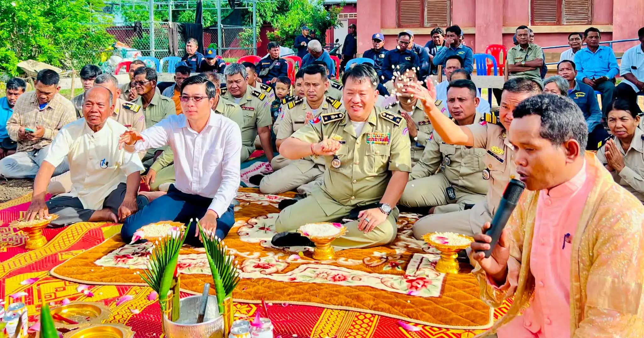 រដ្ឋបាលស្រុកភ្នំក្រវាញ រួមគ្នាប្រារព្ធពិធីក្រុងពាលី បើកការដ្ឋានសាងសង់អគារប៉ុស្តិ៍នគរបាលរដ្ឋបាលសំរោងថ្មី