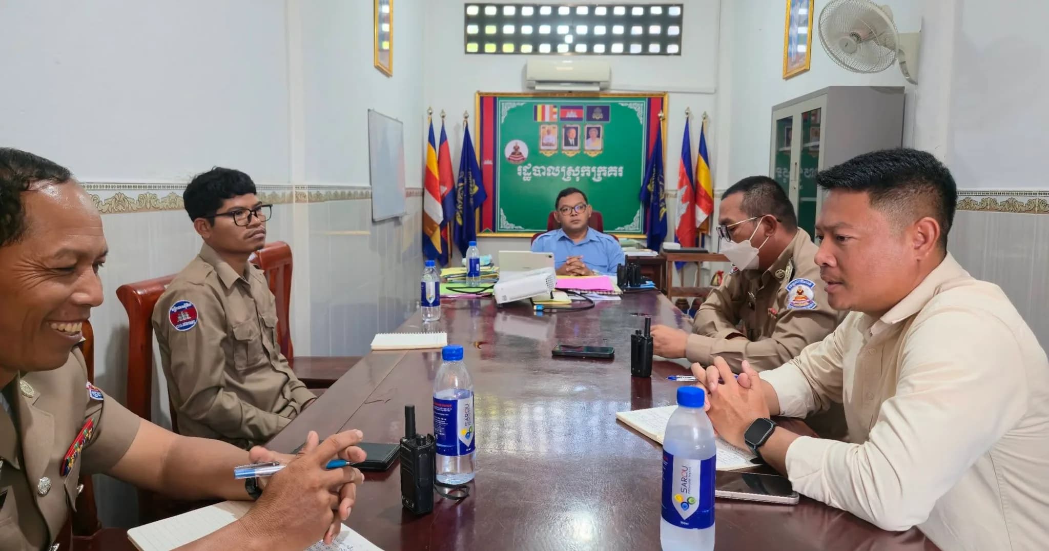 កិច្ចប្រជុំជាមួយមន្ត្រីរដ្ឋបាលស្រុក ដើម្បីពង្រឹងនិងជំរុញការងាររដ្ឋបាលទូទៅ