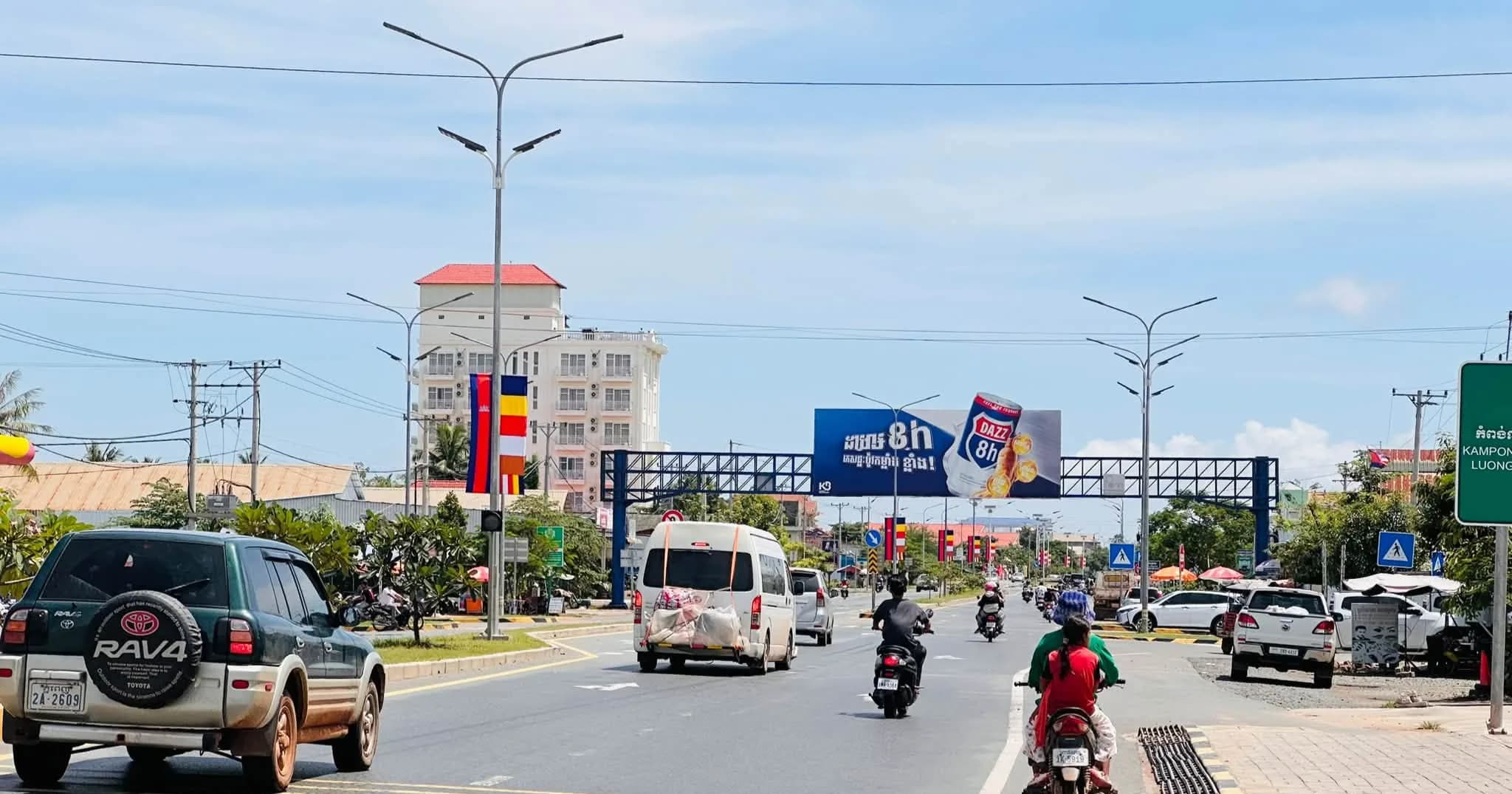 សូមអំពាវនាវនឹងការក្រើនរំលឹកដល់បងប្អូនប្រជាពលរដ្ឋអ្នកដំណើរតាមផ្លូវជាតិលេខ៥ ឱ្យគោរពច្បាប់ចរាចរណ៍ និងទុកដាក់សំរាមឱ្យបានត្រឹមត្រូវ
