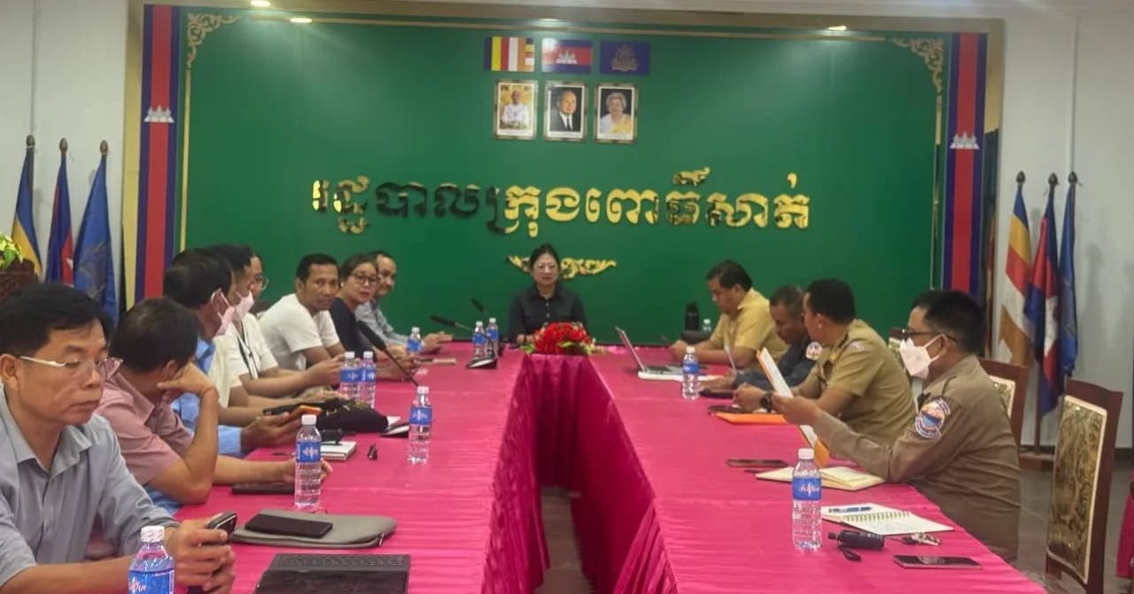 អភិបាលរងក្រុងពោធិ៍សាត់ ដឹកនាំសម្របសម្រួលលើករណីស្នើសុំបើកផ្លូវគ្រោងលេខ ២១១ ស្ថិតនៅសង្កាត់ផ្ទះព្រៃ ខេត្តពោធិ៍សាត់