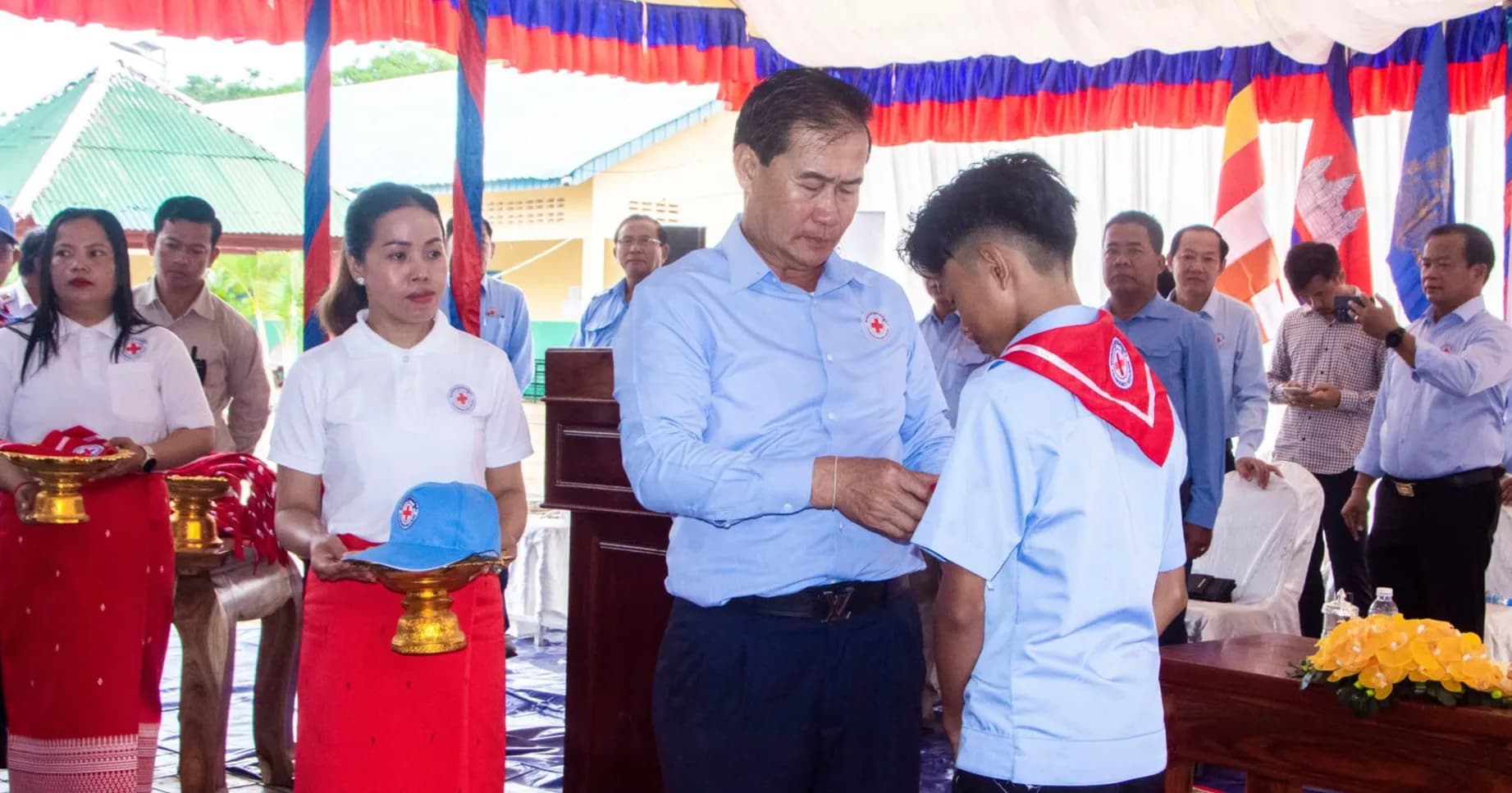 ឯកឧត្តម ខូយ រីដា អញ្ជើញដាំដើមឈើធ្នង់ចំនួន២០០ដើម និងបំពាក់កន្សែងដល់យុវជនកាកបាទក្រហមកម្ពុជា វិទ្យាល័យហ៊ុនសែន បាក់ចិញ្ចៀន ឃុំបាក់ចិញ្ជៀន ស្រុកភ្នំក្រវាញចំនួន៥០នាក់