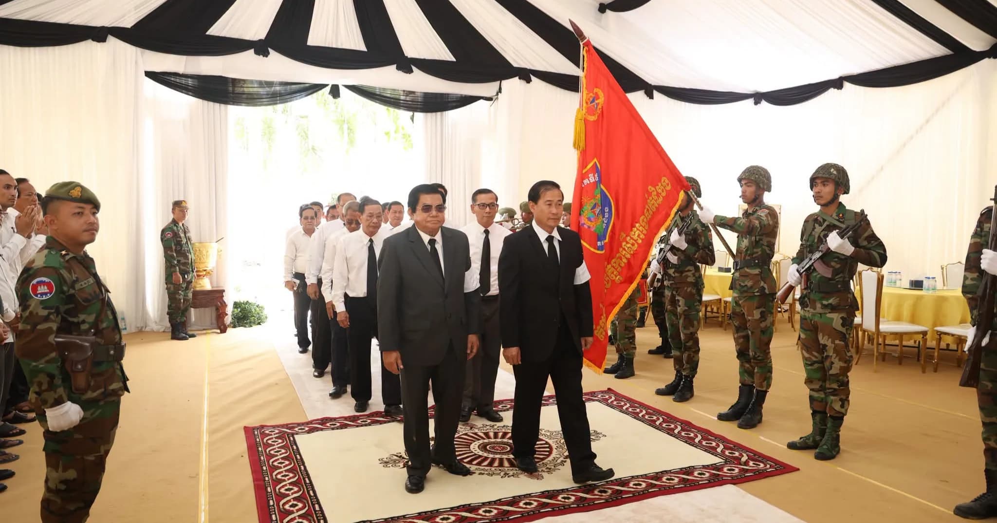 ឯកឧត្ដម ខូយ រីដា ដឹកនាំគណៈប្រតិភូខេត្តពោធិ៍សាត់ ចូលរួមរំលែកទុក្ខក្នុងពិធីបុណ្យសព ឯកឧត្ដម ខាន់ ម៉ាណេរ