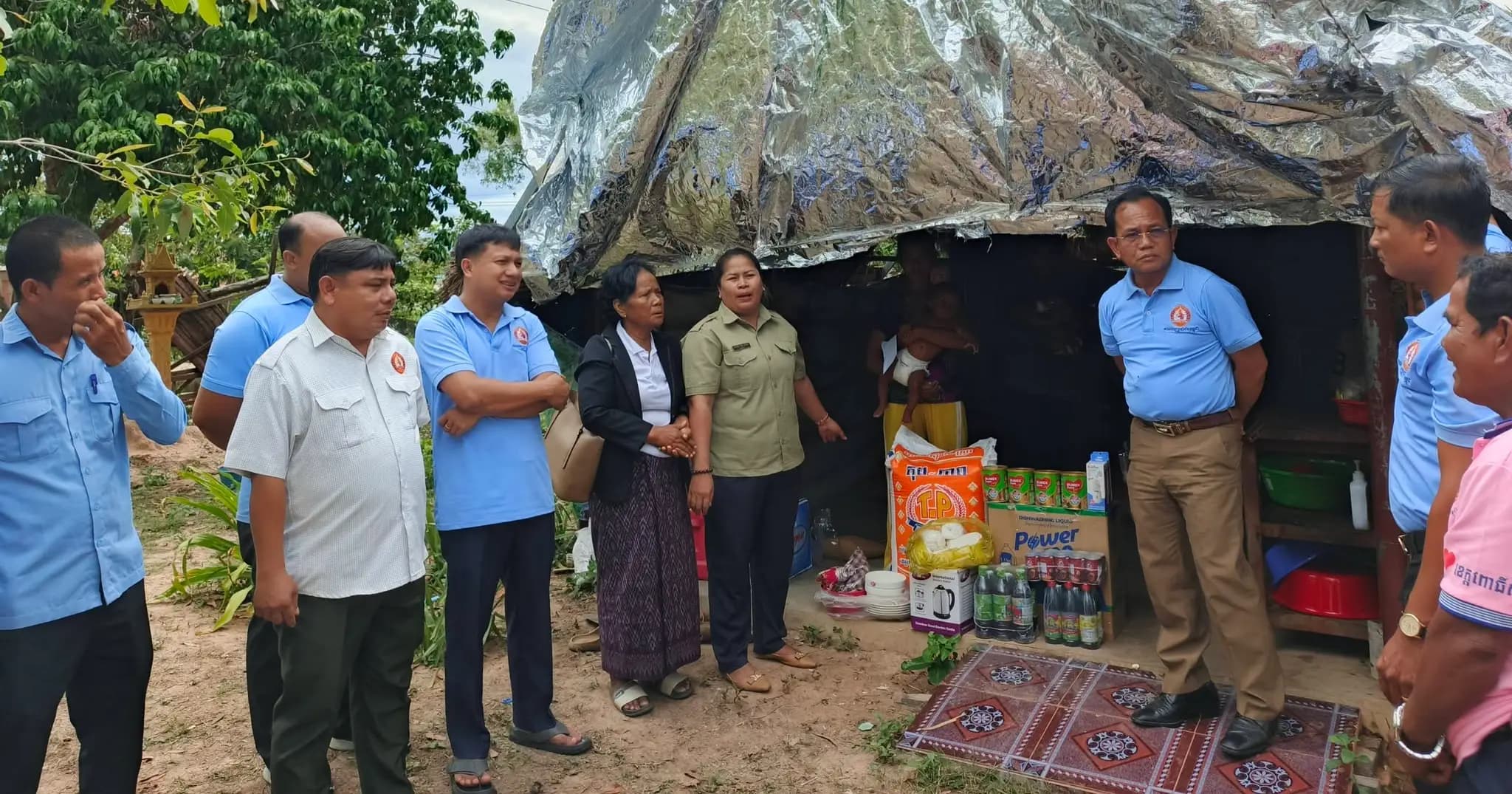 ក្រុមការងារចុះសួរសុខទុក្ខ និងនាំយកអំណោយឧបត្ថម្ភដល់សមាជិកបក្សមានទុក្ខលំបាក និងមានជំងឺក្នុងភូមិសាលាគំរូ