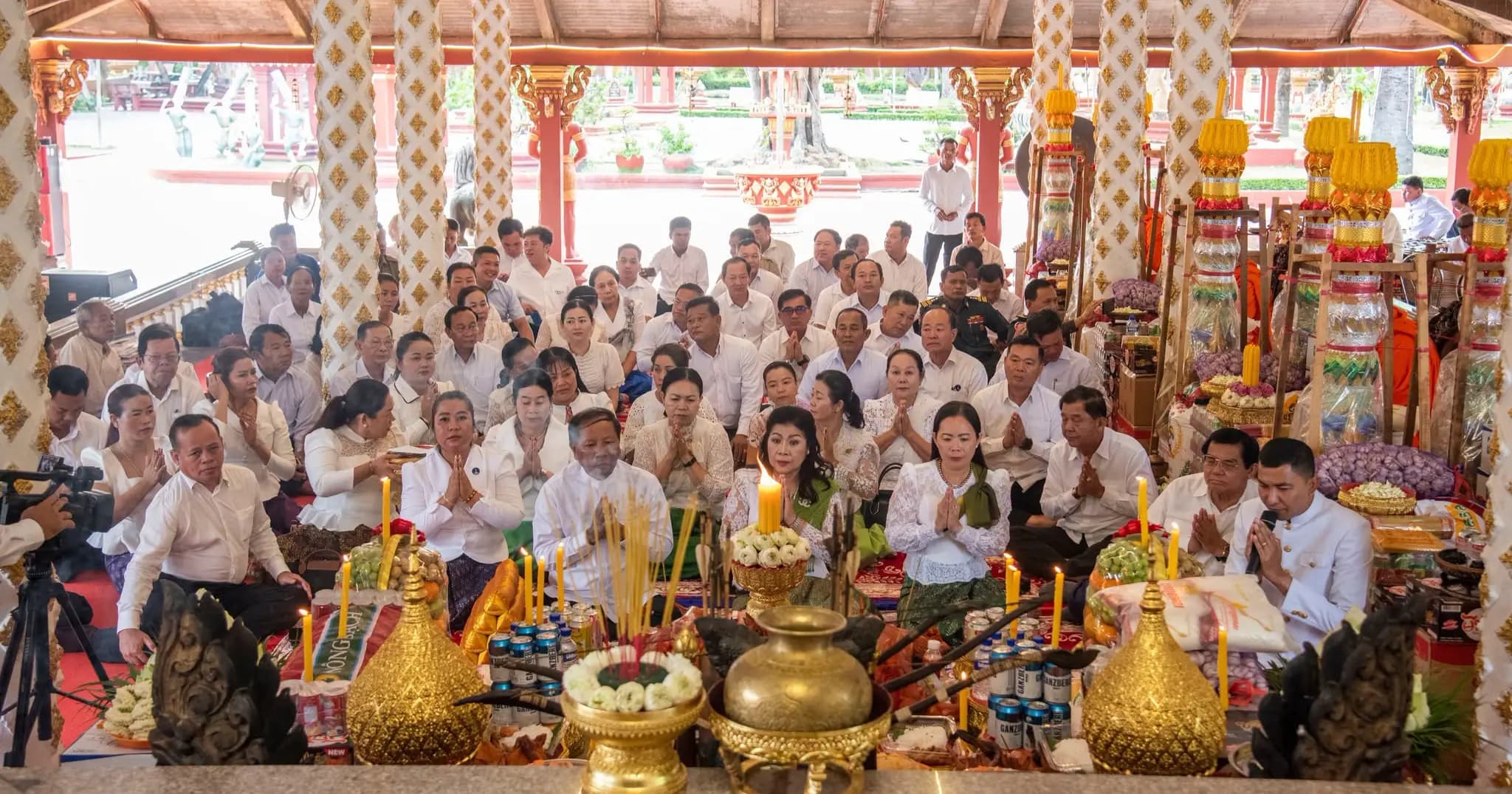 ឯកឧត្តម ទៀ វិញនិងលោកជំទាវ បាននាំយកទៀនចំណាំព្រះវស្សា និងទេយ្យទាន ទៅវេរប្រគេនព្រះសង្ឃគង់ចាំព្រះវស្សា នៅតាមបណ្តាវត្តអារាមនានា