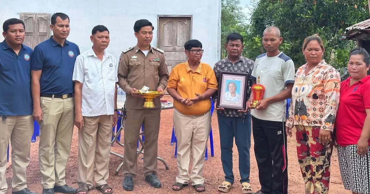ទឹកចិត្តមនុស្សធម៌! សមាគមអតីតយុទ្ធជនស្រុកតាលោសែនជ័យ នាំយកថវិកាបេឡាមរណៈសង្គ្រោះប្រគល់ជូនគ្រួសារ