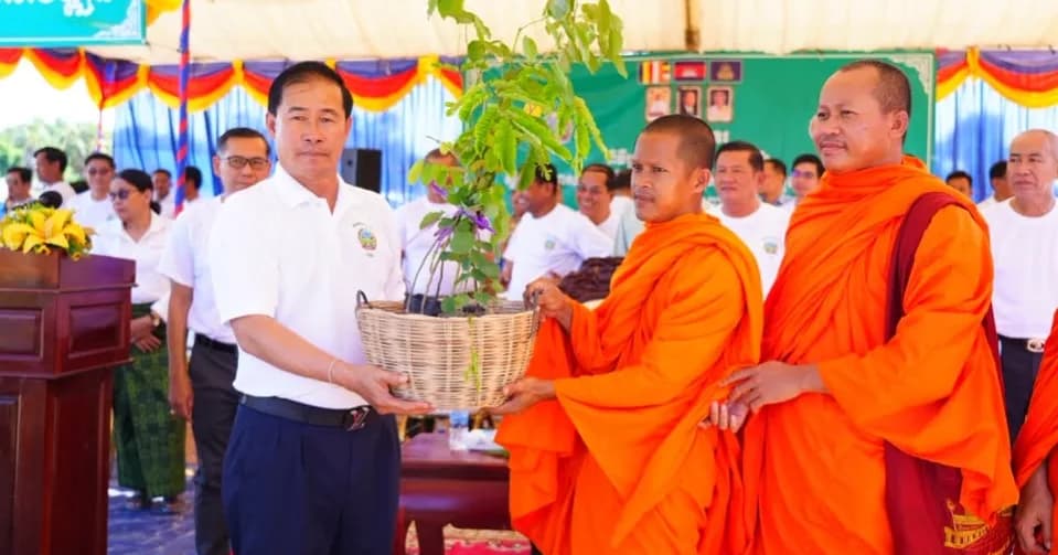 ឯកឧត្តម ខូយ រីដា ដឹកនាំប្រារព្ធពិធីរុក្ខទិវា ៩ កក្កដា ដើមឈើរាប់ពាន់ដើមត្រូវដាំក្នុងឃុំអន្សាចំបក់