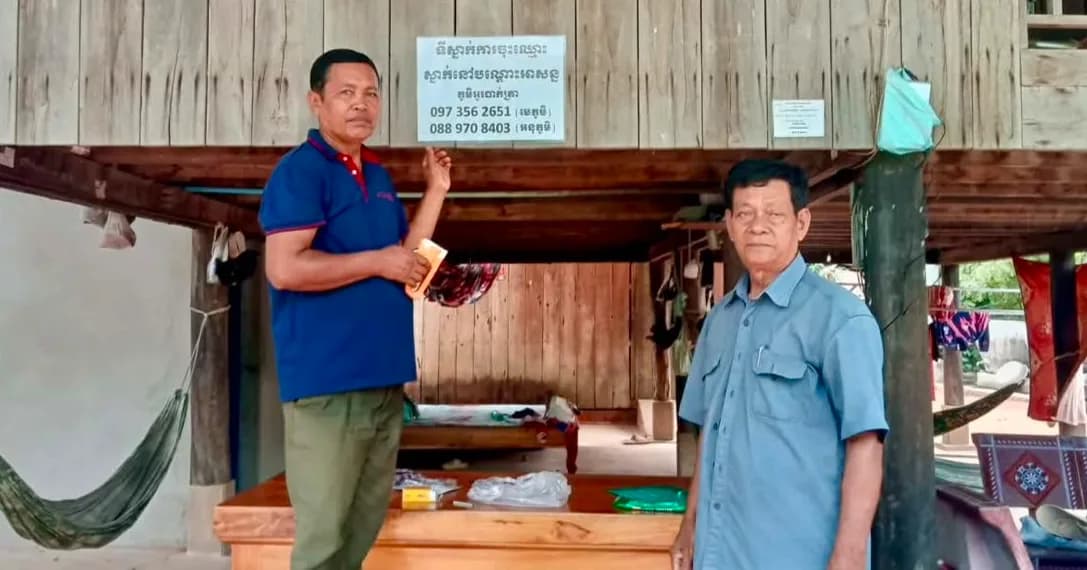 អាជ្ញាធរឃុំព្រងិល បំពាក់ស្លាកស្នាក់ការចុះឈ្មោះអ្នកស្នាក់នៅបណ្ដោះអាសន្ន ដើម្បីពង្រឹងការគ្រប់គ្រងសន្តិសុខ