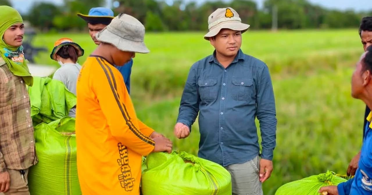 ប្រជាពលរដ្ឋភូមិកោះស្វាយ រីករាយនឹងទិន្នផលស្រូវ និងតម្លៃទីផ្សារសមរម្យ ក្រោយទទួលបានទឹកស្រោចស្រពគ្រប់គ្រាន់