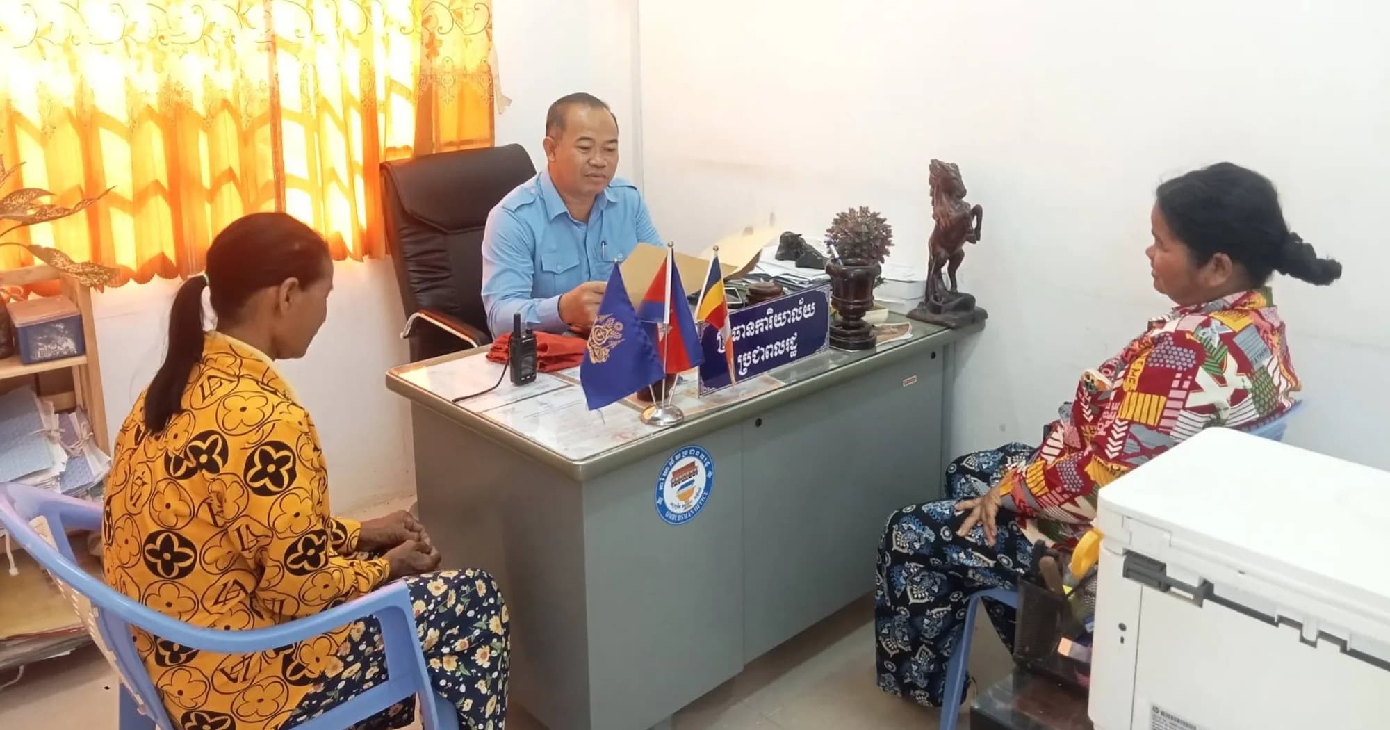ប្រធានការិយាល័យប្រជាពលរដ្ឋស្រុកបាកាន នាំយកឯកសាររដ្ឋបាលទៅប្រគល់ជូនប្រជាពលរដ្ឋជាភាសឹកផ្ទាល់ដៃ និងមិនគិតកម្រៃសេវា
