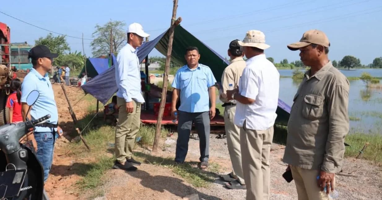 អាជ្ញាធរក្រុងសិរីសោភ័ណ ផ្លាស់ទីប្រជាពលរដ្ឋរងគ្រោះទឹកជំនន់ទៅកាន់ទីតាំងសុវត្ថិភាព ខណៈស្ថានភាពទឹកបន្តកើនឡើង